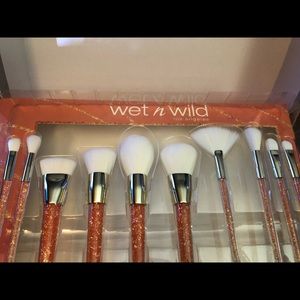 Wet n Wild 10-piece brush set